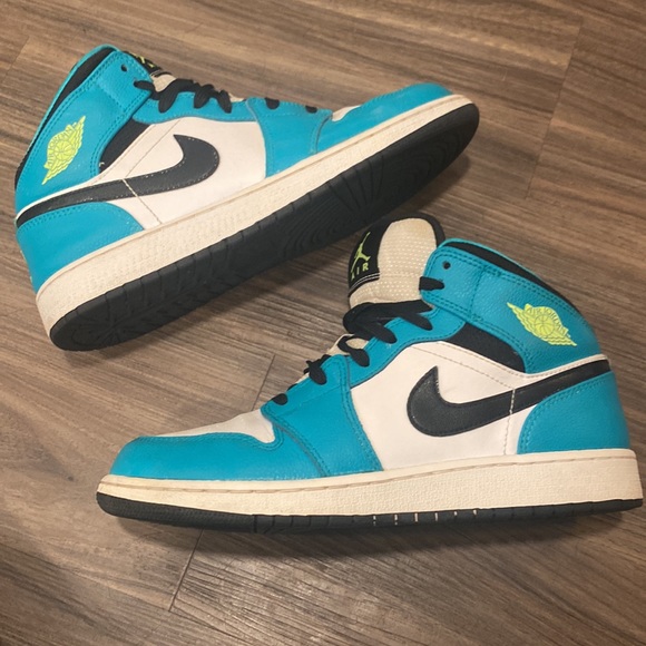 Air Jordan 1s mid 6.5 Y cute colors.💗 As is 😍See images 🤩 - Picture 2 of 6
